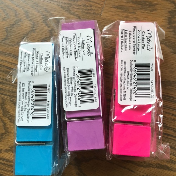 Set of 6 Wood Clothes Pins - Picture 6 of 6